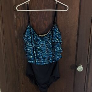 Maxine Of Hollywood Blue & Black Flattering One Piece Swimsuit Size 16